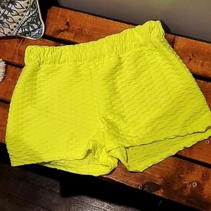 TikTok Famous Yellow Shorts NWOT szL